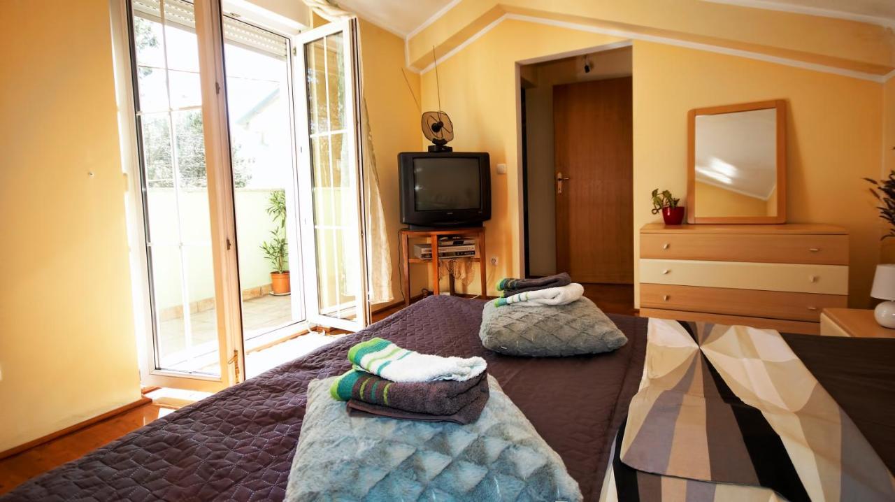 Green House Apartment Pula Exterior photo